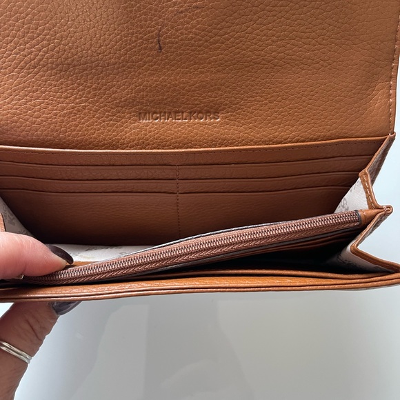 Michael Kors brown pebble leather continental wallet. - Picture 6 of 8